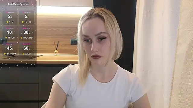 Snapshot of Bella_Villen chatting on June 2026 12:53:02 PM Bella Villen online show from June 2026 12:53:02 PM