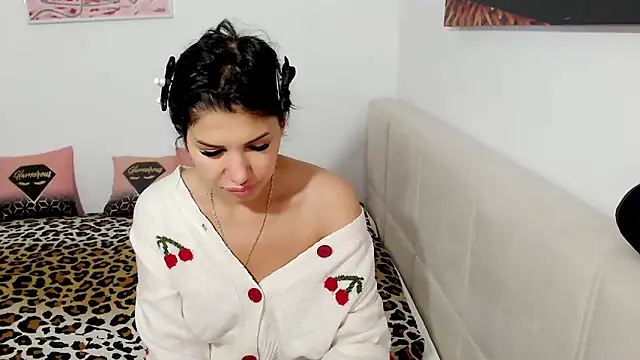 Snapshot of NickyHotXO chatting on May 2026 04:32:02 AM NickyHotXO online show from May 2026 04:32:02 AM