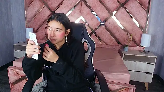 Snapshot of LilyRossi_ chatting on May 2026 01:27:01 PM LilyRossi online show from May 2026 01:27:01 PM