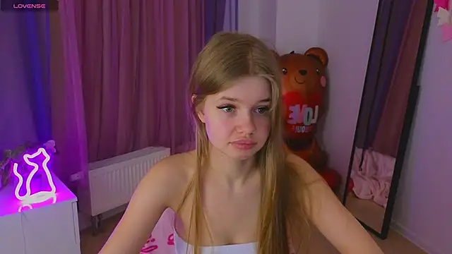 Snapshot of belrinaa chatting on April 2026 08:39:02 PM belrinaa online show from April 2026 08:39:02 PM