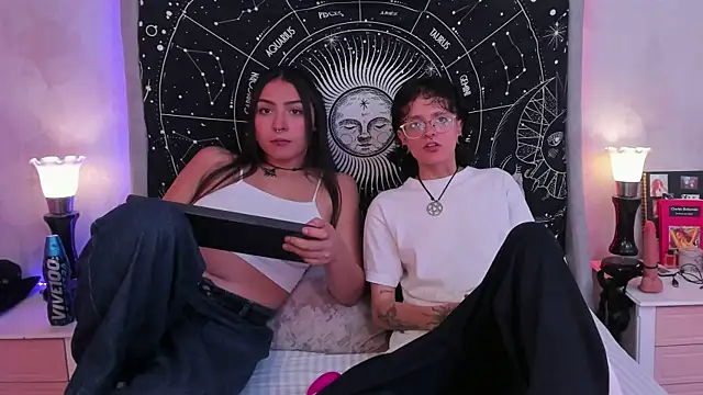 Snapshot of CaliferAndAurora chatting on April 2026 04:01:01 AM CaliferAndAurora online show from April 2026 04:01:01 AM