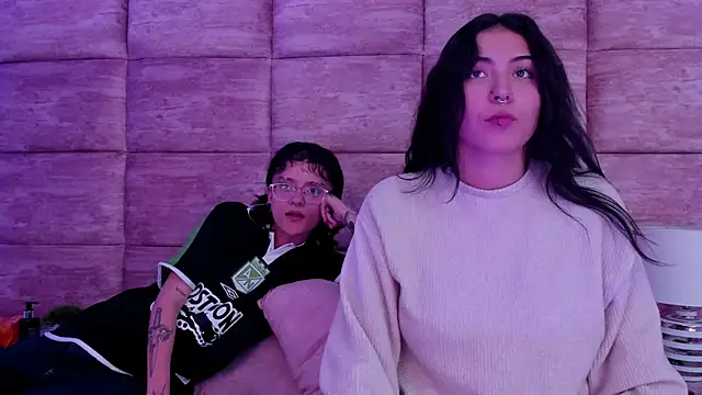 Snapshot of CaliferAndAurora chatting on April 2026 03:46:01 AM CaliferAndAurora online show from April 2026 03:46:01 AM