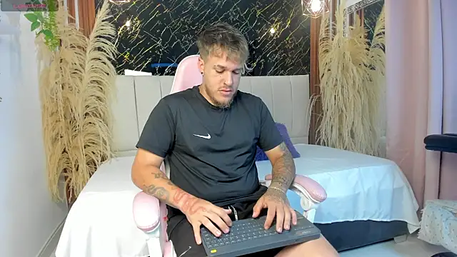 Snapshot of keane_lee_ chatting on March 2026 12:10:02 PM keane lee online show from March 2026 12:10:02 PM