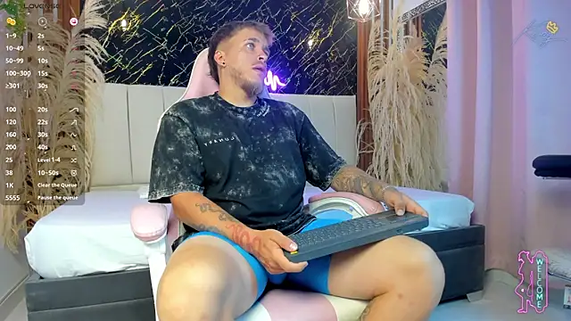 Snapshot of keane_lee_ chatting on April 2026 12:50:01 PM keane lee online show from April 2026 12:50:01 PM