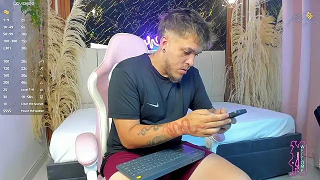 Snapshot of keane_lee_ chatting on April 2026 12:21:01 PM keane lee online show from April 2026 12:21:01 PM