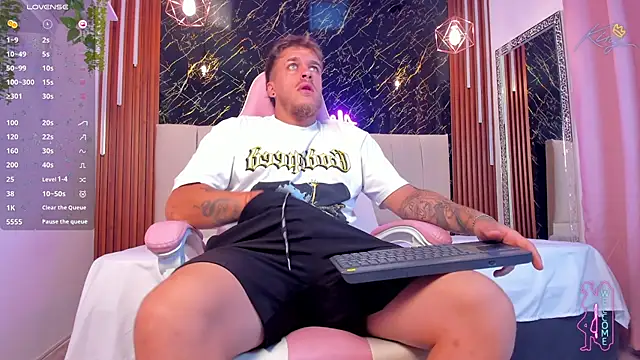 Snapshot of keane_lee_ chatting on April 2026 12:21:01 PM keane lee online show from April 2026 12:21:01 PM