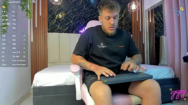 Snapshot of keane_lee_ chatting on April 2026 12:10:02 PM keane lee online show from April 2026 12:10:02 PM