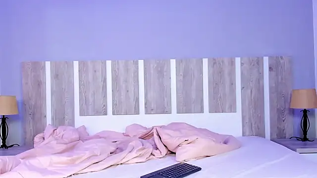 Snapshot of EmilySearss chatting on April 2026 07:22:01 PM EmilySearss online show from April 2026 07:22:01 PM