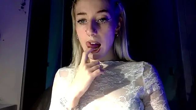 Snapshot of EmmyWet chatting on March 2026 08:37:01 PM EmmyWet online show from March 2026 08:37:01 PM