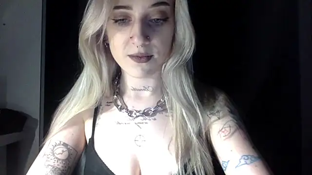 Snapshot of EmmyWet chatting on March 2026 06:30:02 PM EmmyWet online show from March 2026 06:30:02 PM