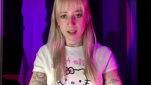Snapshot of EmmyWet chatting on May 2026 05:29:02 PM EmmyWet online show from May 2026 05:29:02 PM