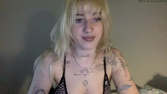 Snapshot of EmmyWet chatting on June 2026 05:58:02 PM EmmyWet online show from June 2026 05:58:02 PM
