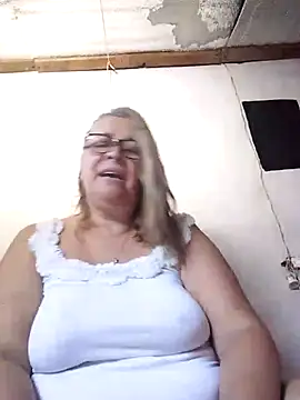 Snapshot of momismilf544 chatting on April 2026 06:53:02 PM momismilf544 online show from April 2026 06:53:02 PM