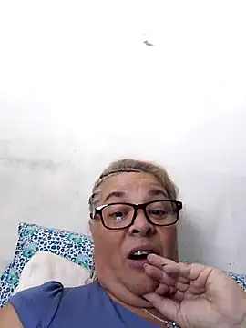 Snapshot of momismilf544 chatting on April 2026 06:21:01 PM momismilf544 online show from April 2026 06:21:01 PM