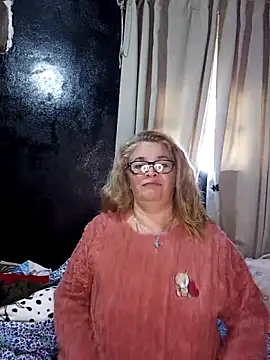 Snapshot of momismilf544 chatting on May 2026 04:45:01 PM momismilf544 online show from May 2026 04:45:01 PM
