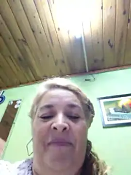 Snapshot of momismilf544 chatting on May 2026 10:44:02 PM momismilf544 online show from May 2026 10:44:02 PM