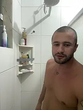 Snapshot of Romaninho chatting on April 2026 11:40:02 PM Romaninho online show from April 2026 11:40:02 PM