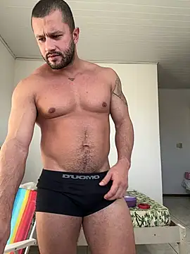 Snapshot of Romaninho chatting on May 2026 11:18:02 AM Romaninho online show from May 2026 11:18:02 AM