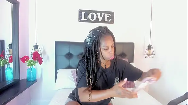 Snapshot of KatallelaMurillo chatting on April 2026 11:56:02 AM KatallelaMurillo online show from April 2026 11:56:02 AM