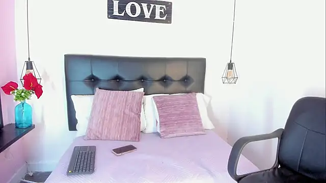 Snapshot of KatallelaMurillo chatting on April 2026 11:02:02 AM KatallelaMurillo online show from April 2026 11:02:02 AM