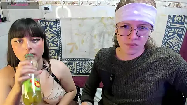 Snapshot of Laureles6667 chatting on April 2026 05:06:01 AM Laureles6667 online show from April 2026 05:06:01 AM