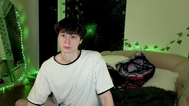 Snapshot of AnthonyCuutie chatting on April 2026 06:48:02 PM AnthonyCuutie online show from April 2026 06:48:02 PM