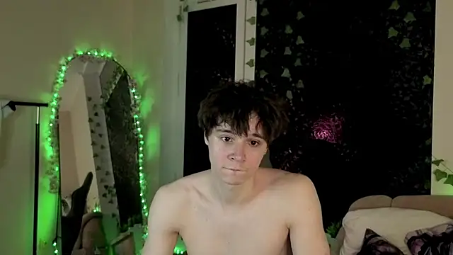 Snapshot of AnthonyCuutie chatting on April 2026 07:58:02 PM AnthonyCuutie online show from April 2026 07:58:02 PM