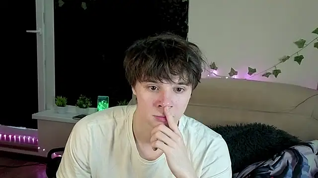 Snapshot of AnthonyCuutie chatting on April 2026 07:22:01 AM AnthonyCuutie online show from April 2026 07:22:01 AM