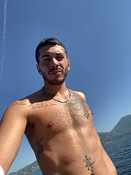 Snapshot of tuttoincognito chatting on April 2026 03:03:01 PM tuttoincognito online show from April 2026 03:03:01 PM