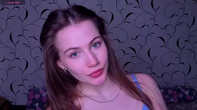 Luxwyverna online show from April 2026 07:51:02 PM