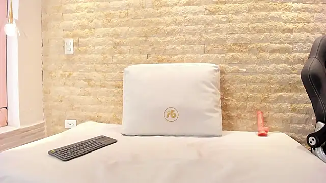 Snapshot of anny_scotte chatting on March 2026 07:20:02 PM anny scotte online show from March 2026 07:20:02 PM