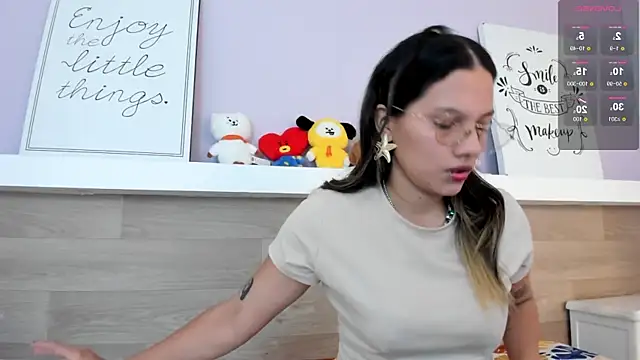 Snapshot of EmmaSanchez_ chatting on April 2026 08:32:01 PM EmmaSanchez online show from April 2026 08:32:01 PM