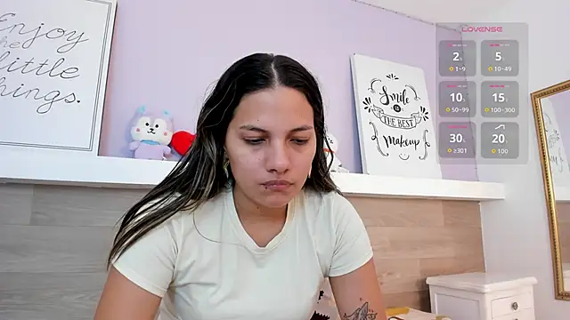 Snapshot of EmmaSanchez_ chatting on May 2026 01:40:01 PM EmmaSanchez online show from May 2026 01:40:01 PM
