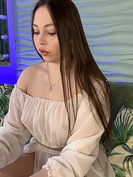 Snapshot of _CarlaDoll chatting on April 2026 06:24:01 AM CarlaDoll online show from April 2026 06:24:01 AM