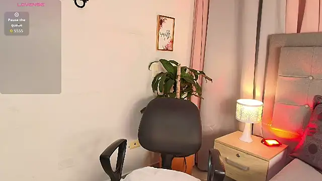 Snapshot of Kiara_noirr chatting on March 2026 11:37:02 AM Kiara noirr online show from March 2026 11:37:02 AM