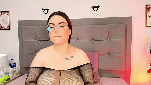 Snapshot of Kiara_noirr chatting on April 2026 11:40:02 AM Kiara noirr online show from April 2026 11:40:02 AM