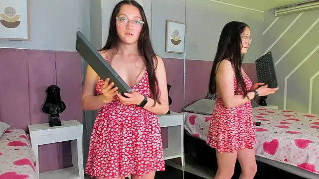 Snapshot of EvaMark_ chatting on March 2026 11:49:02 AM EvaMark online show from March 2026 11:49:02 AM