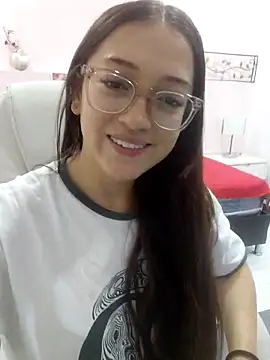 Snapshot of EvaMark_ chatting on April 2026 11:19:01 AM EvaMark online show from April 2026 11:19:01 AM