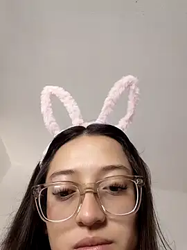 Snapshot of EvaMark_ chatting on April 2026 11:21:02 AM EvaMark online show from April 2026 11:21:02 AM