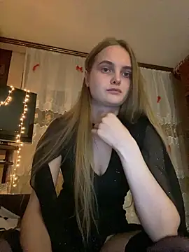 Snapshot of LunaVey chatting on May 2026 06:26:04 PM LunaVey online show from May 2026 06:26:04 PM