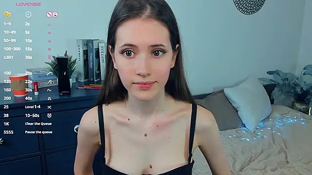 OdiIiaChavarria online show from April 2026 07:07:02 PM