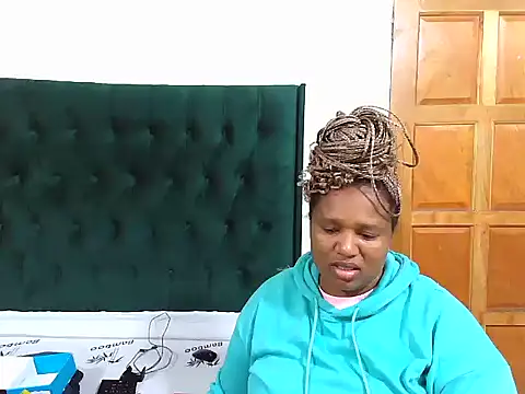 Snapshot of Cuddle_Zee chatting on April 2026 05:10:02 PM Cuddle Zee online show from April 2026 05:10:02 PM