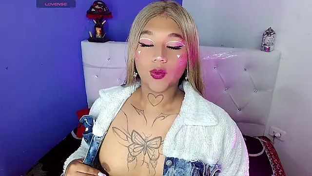 Snapshot of isadoraqueeen chatting on March 2026 04:40:01 AM isadoraqueeen online show from March 2026 04:40:01 AM