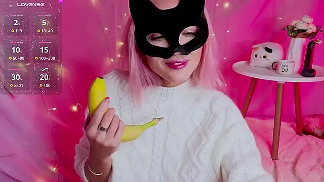 Snapshot of LunVision chatting on April 2026 04:23:01 PM LunVision online show from April 2026 04:23:01 PM