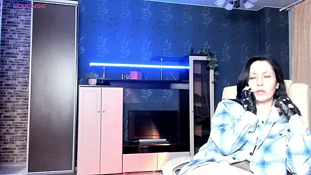 Snapshot of Lucky_Milf chatting on March 2026 01:08:01 PM Lucky Milf online show from March 2026 01:08:01 PM