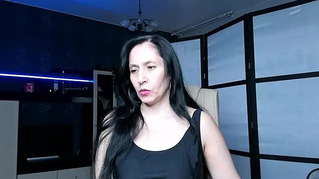 Snapshot of Lucky_Milf chatting on July 2026 02:21:01 PM Lucky Milf online show from July 2026 02:21:01 PM