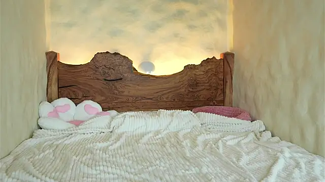 cyberl0ve  online show from April 2026 11:32:01 AM