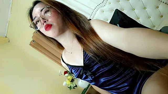 Snapshot of Seductive_sophie chatting on April 2026 01:51:01 AM Seductive sophie online show from April 2026 01:51:01 AM