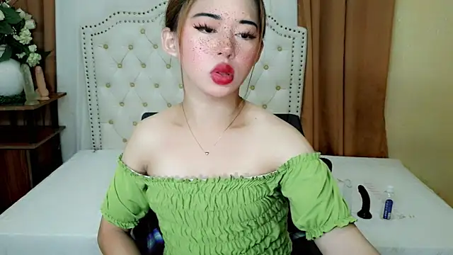 Snapshot of Seductive_sophie chatting on May 2026 03:36:01 AM Seductive sophie online show from May 2026 03:36:01 AM
