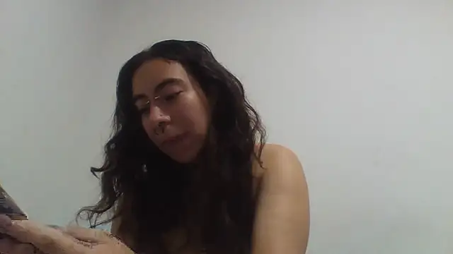 Snapshot of Moonandzukko chatting on April 2026 12:39:01 AM Moonandzukko online show from April 2026 12:39:01 AM